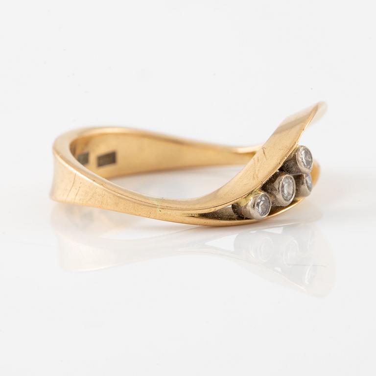Jan Brunk, ring, 18K gold with brilliant-cut diamonds.