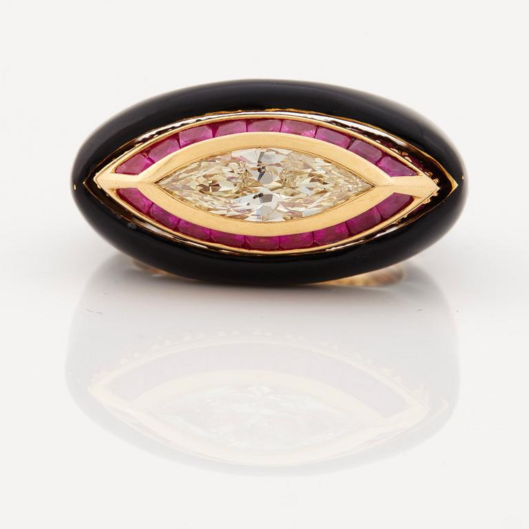 RING, tvådelad, med rubiner, navetteslipad diamant cirka 1.10 ct samt svart emalj.