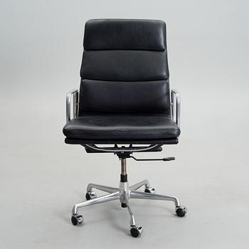 KIRJOITUSPÖYDÄNTUOLI,  "Una Executive", ICF, ItaliA, 2000-luku.