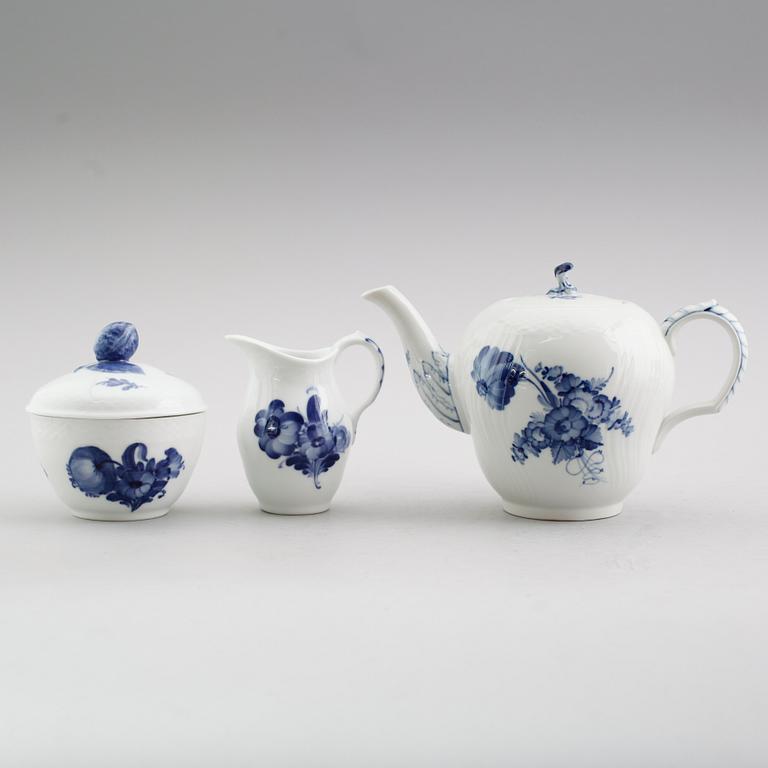 TESERVIS, 3 delar, porslin, "Blå Blomst", Royal Copenhagen.