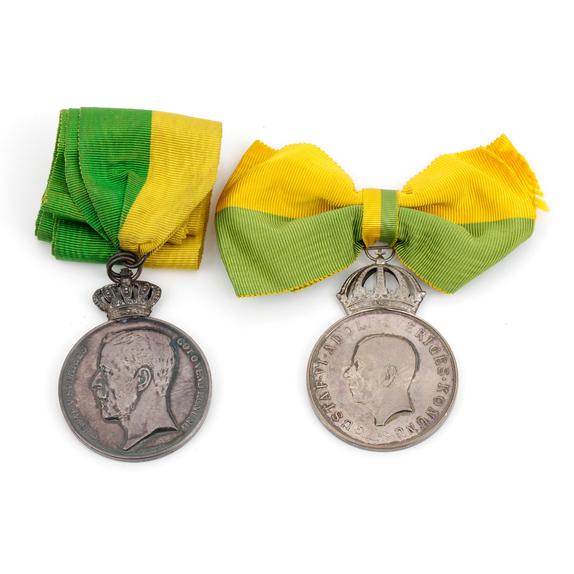 MEDALJER, 2 stycken, silver, "Kungliga Patriotiska Sällskapet", 1915 samt 1956. Total vikt ca 85,9 gram.