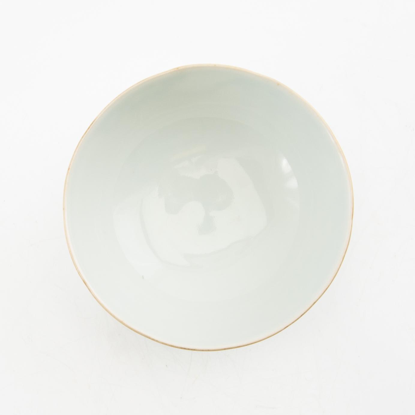 A small Chinese bowl, late Qing dynasty/early 20th century.