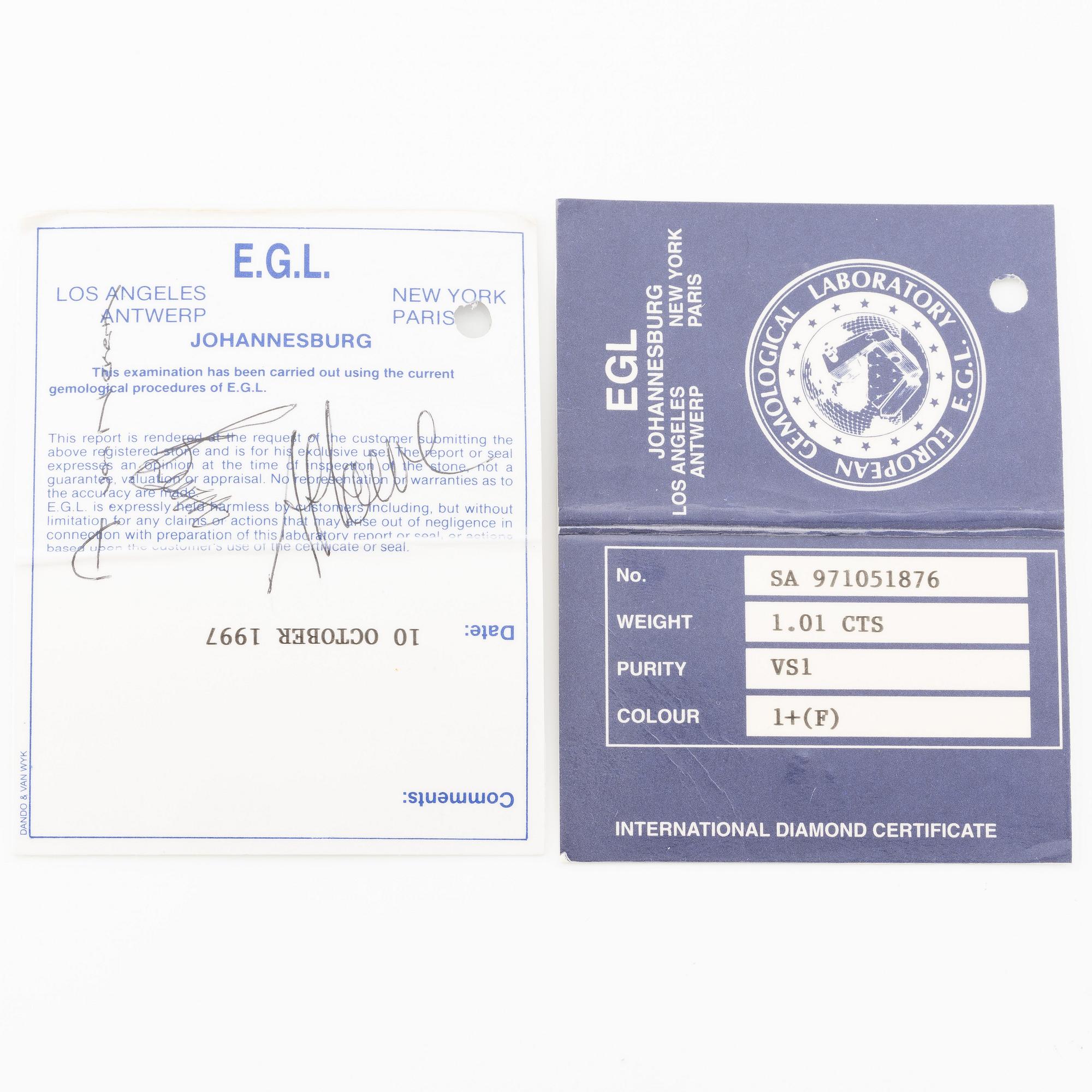 Ring 18K gold with a round brilliant-cut diamond.