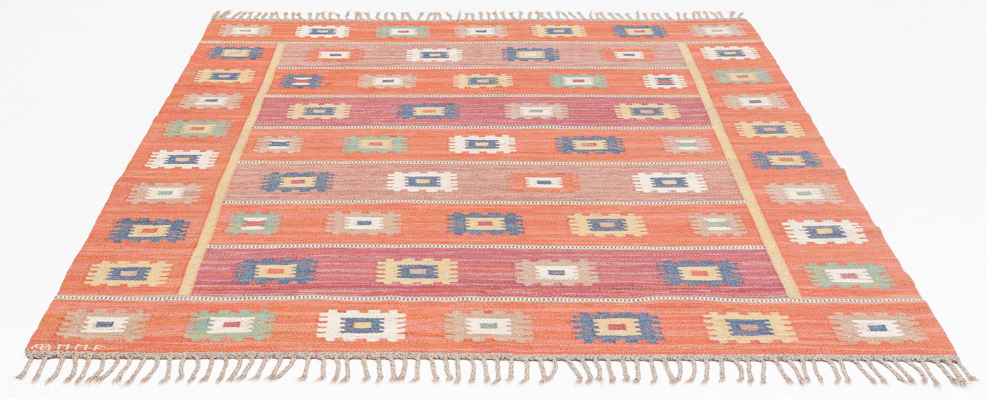 Märta Måås-Fjetterström, Matta, ”röd grön äng”, rölakan, ca 262 x 198 cm, signerad AB MMF.