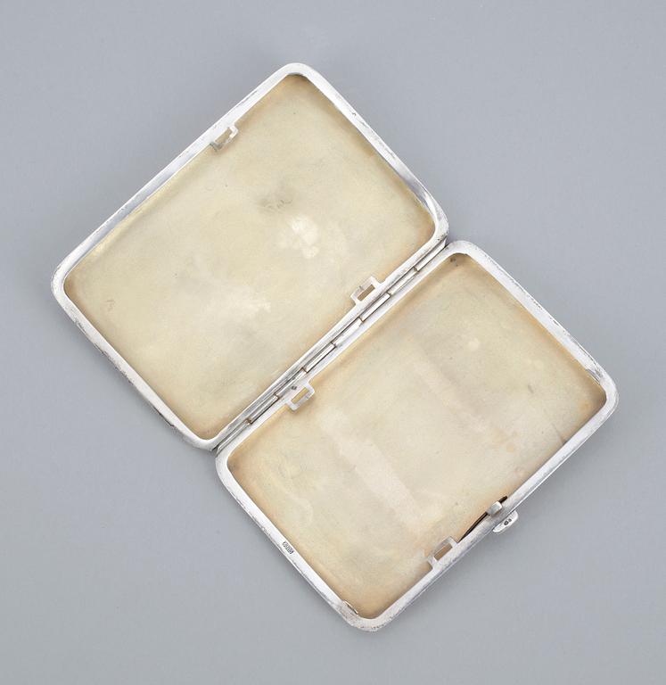 CIGARETTETUI, silver, svenska importstämplar, omkring 1920. Tot vikt ca 161g.