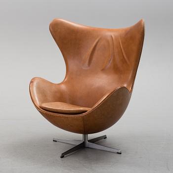 ARNE JACOBSEN, a brown leather 'Egg' chair, Denmark, designed in 1963.