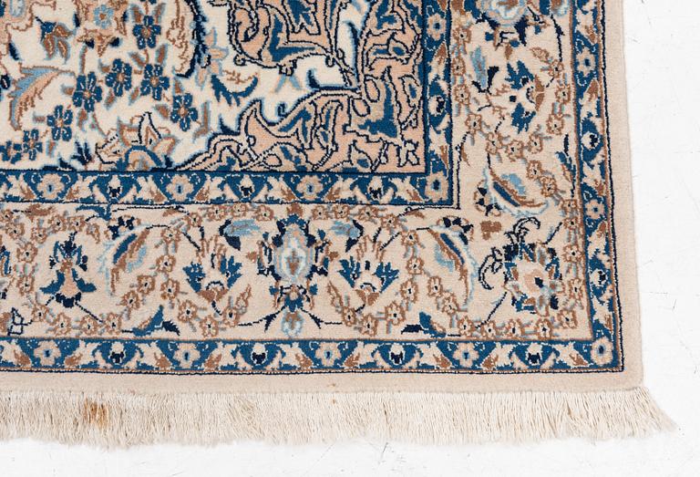 Carpet, Nain, approx. 210 x 120 cm.