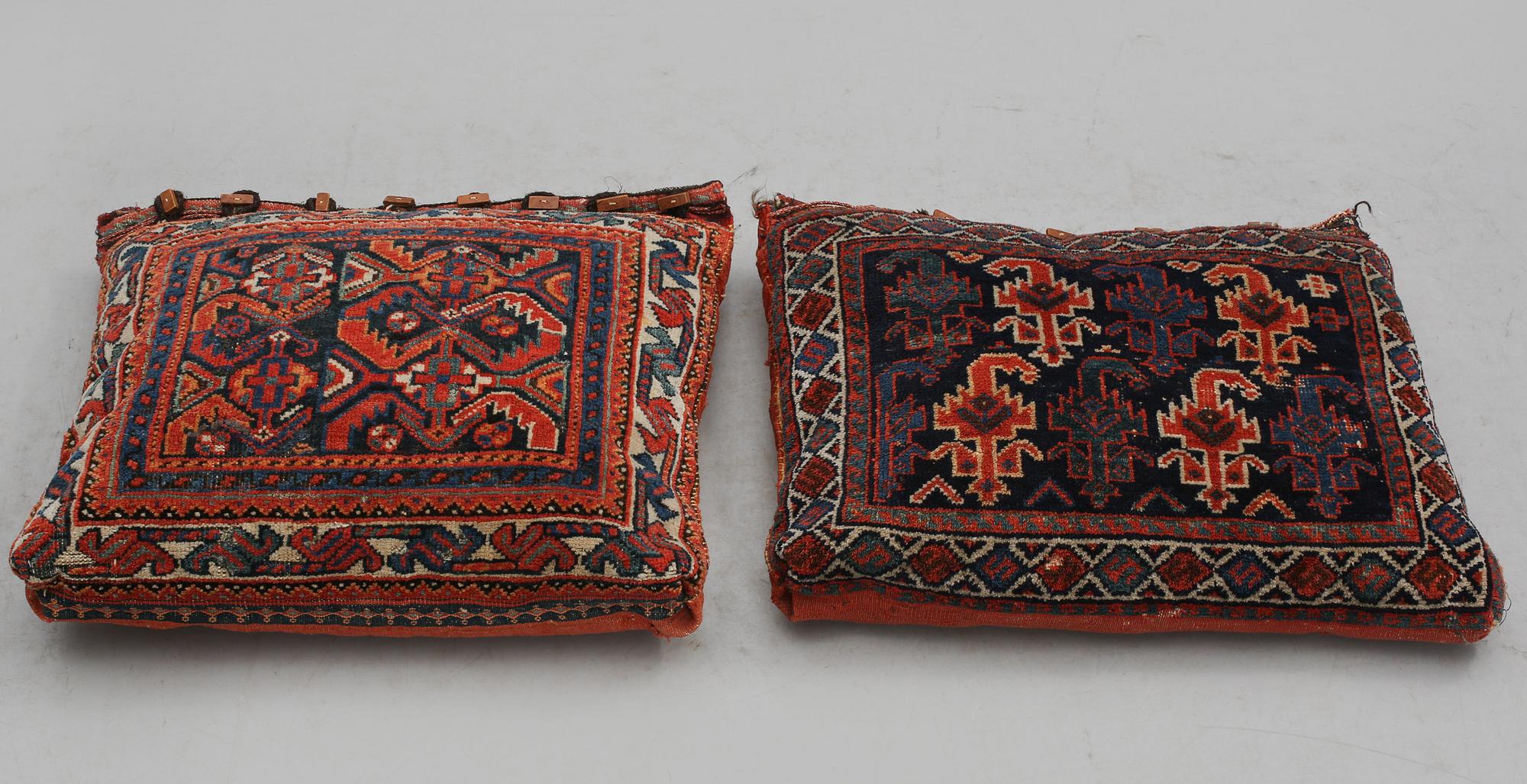 KUDDAR, 2 st, sannolikt Kazak, ca 60 x 70 respektive 56 x 68 cm.