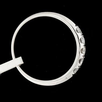 RING, 14k vitguld med briljantslipade diamanter tot ca0,45ct. Vikt ca4,1g.