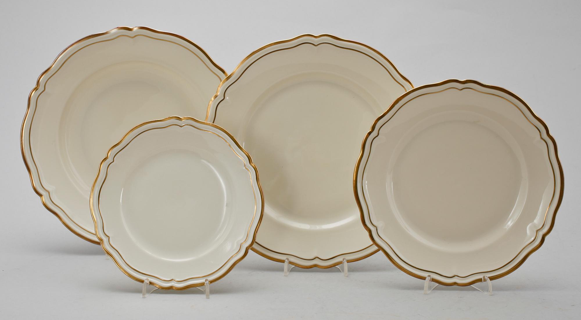 MAT- OCH KAFFESERVIS, snarlika del,  porslin, Hackefors, 1900-talets mitt.