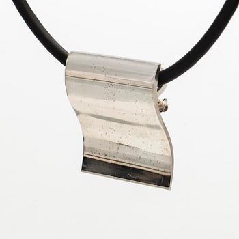 Nanna Ditzel, hängsmycke/brosch, "Surf", sterling silver, Georg Jensen, Danmark.