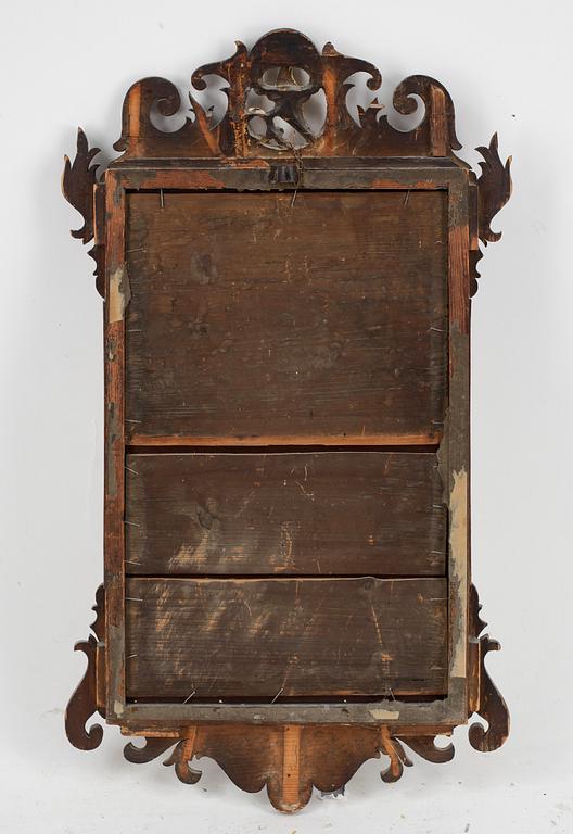 SPEGEL, valnöt. England, George II, tidigt 1700-tal.