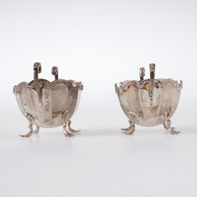 SALTKAR, ett par, silver, Israel Sigmond Greenberg Birmingham, 1913-14. Vikt ca 88 g.