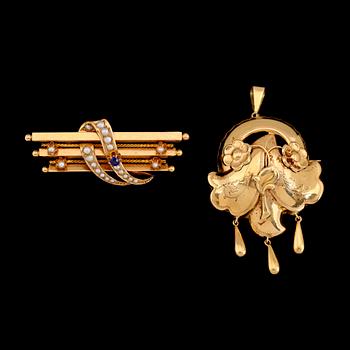 BROSCHER, 2 st, 18K guld, en daterad 1946. Vikt ca 13 gram.