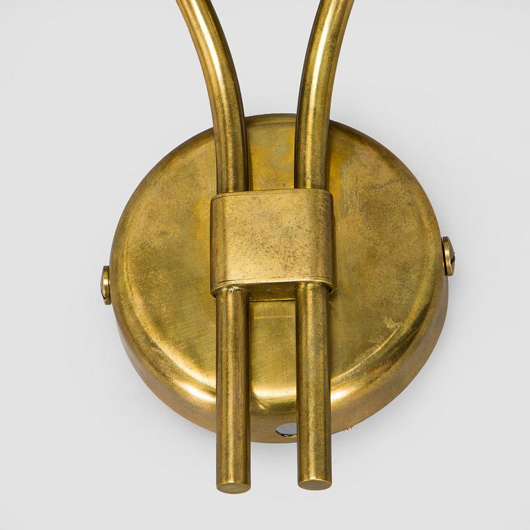 Paavo Tynell, a mid-20th century '9452' wall light for Idman.