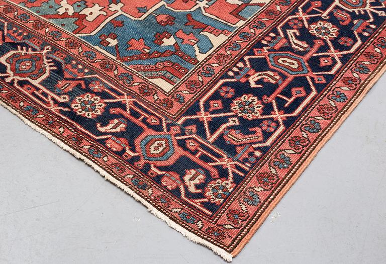Matta, antik/semiantik Heris, ca 356 x 298 cm.