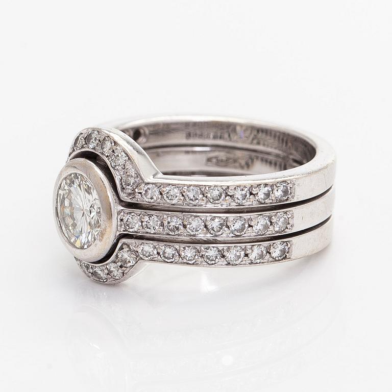Ring, brilliant cut diamonds, 18K white gold, Italy 2005.