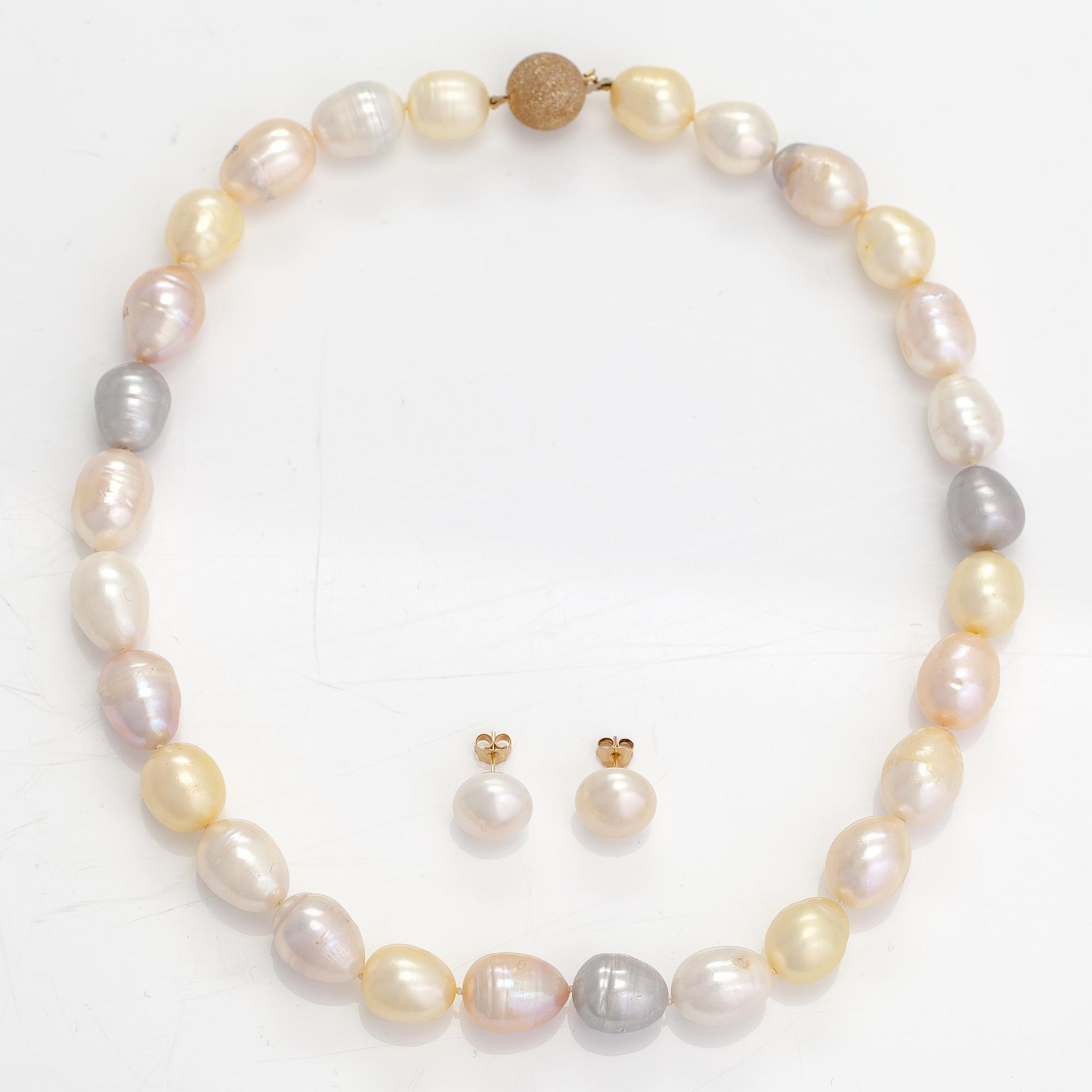 Pärlcollier och örhängen, odlade pärlor och 14K guld.