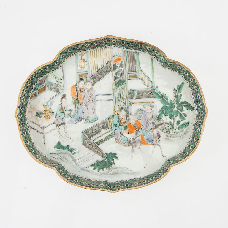 A Chinese Canton enamelled tray and plate, late Qing dynasty.