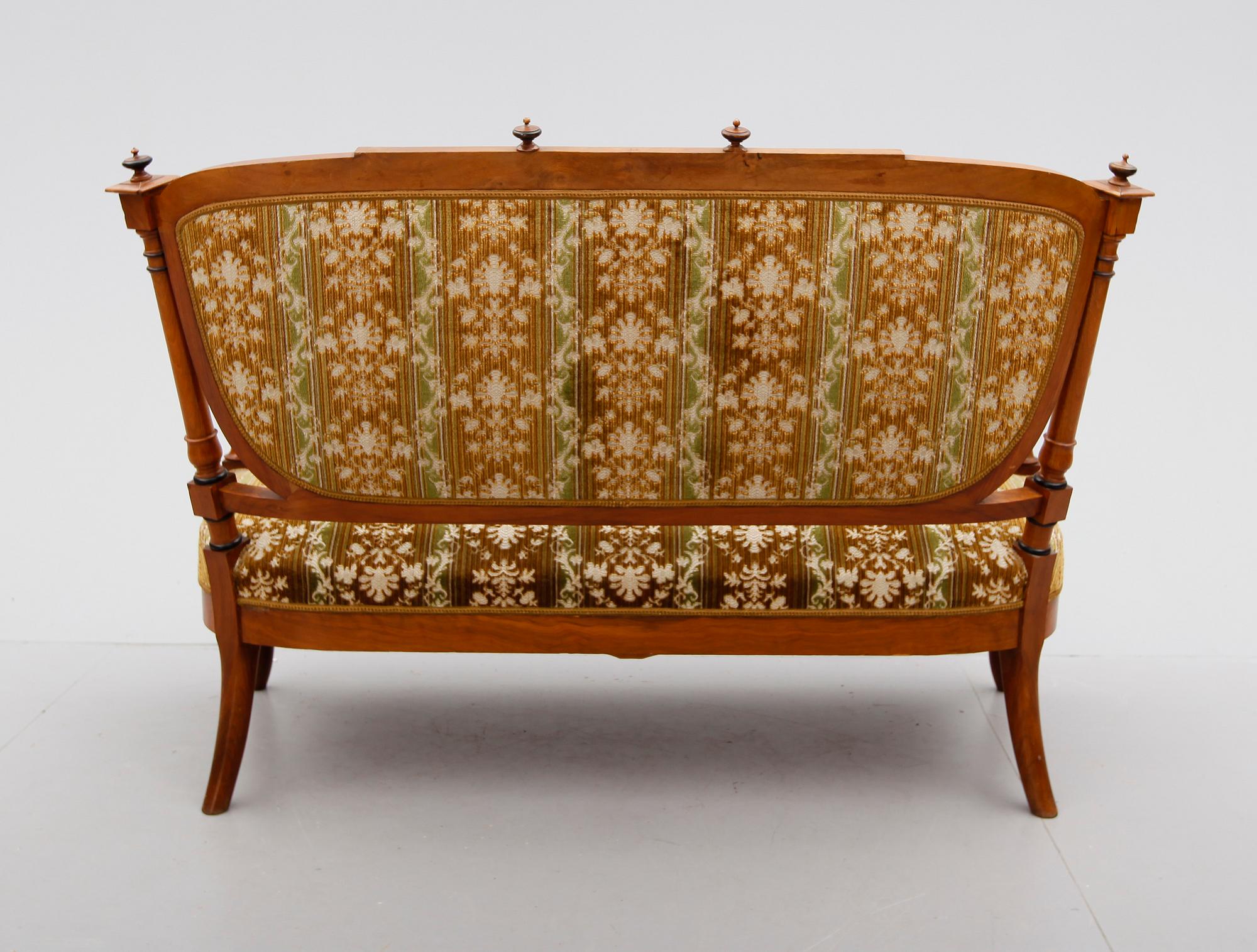 SOFFA OCH BORD, nyrenässans, omkring år 1900.