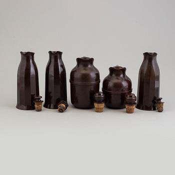 A set of five bakelit thermos, England, designed 1925.