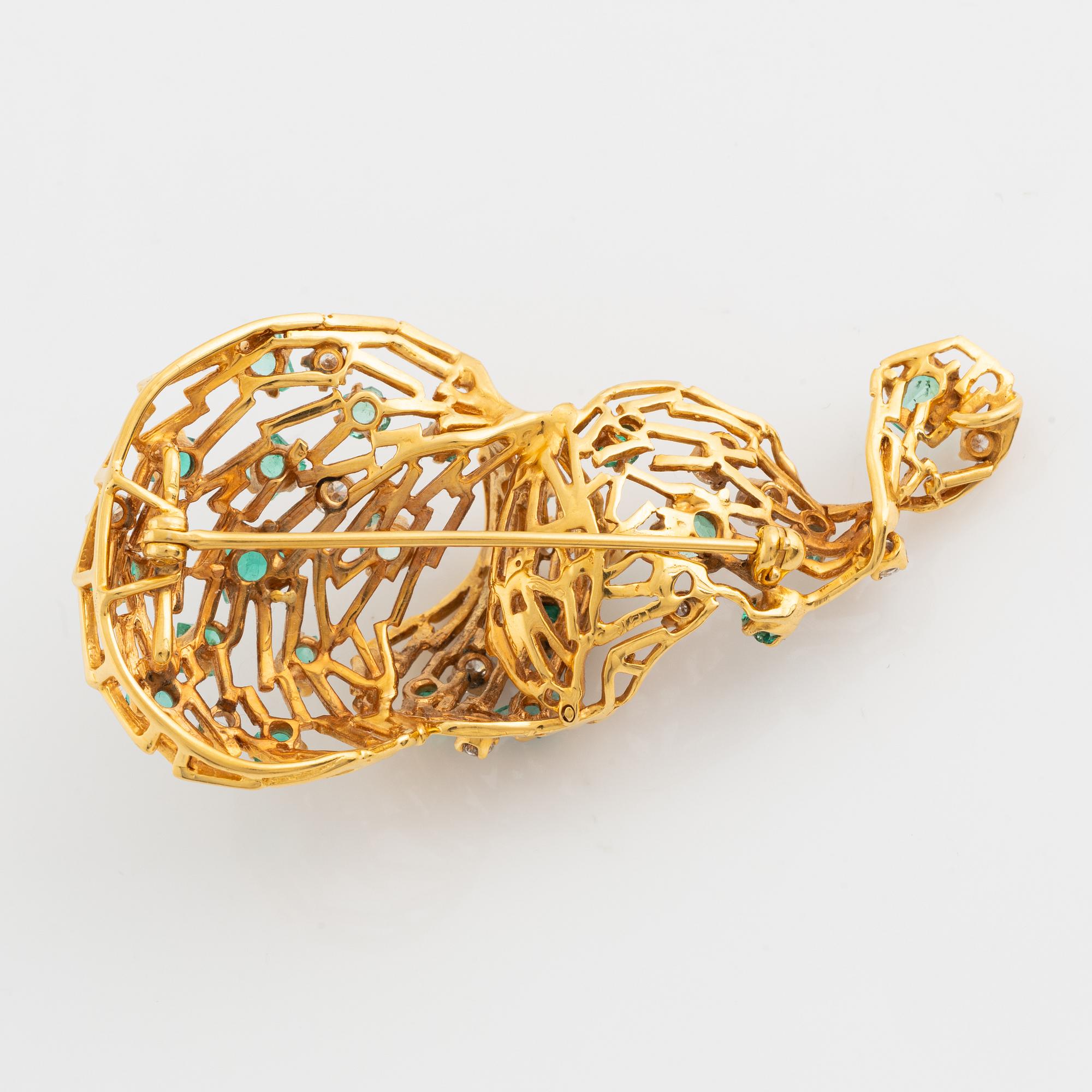 Gold emerald, and brilliant cut diamond brooch.