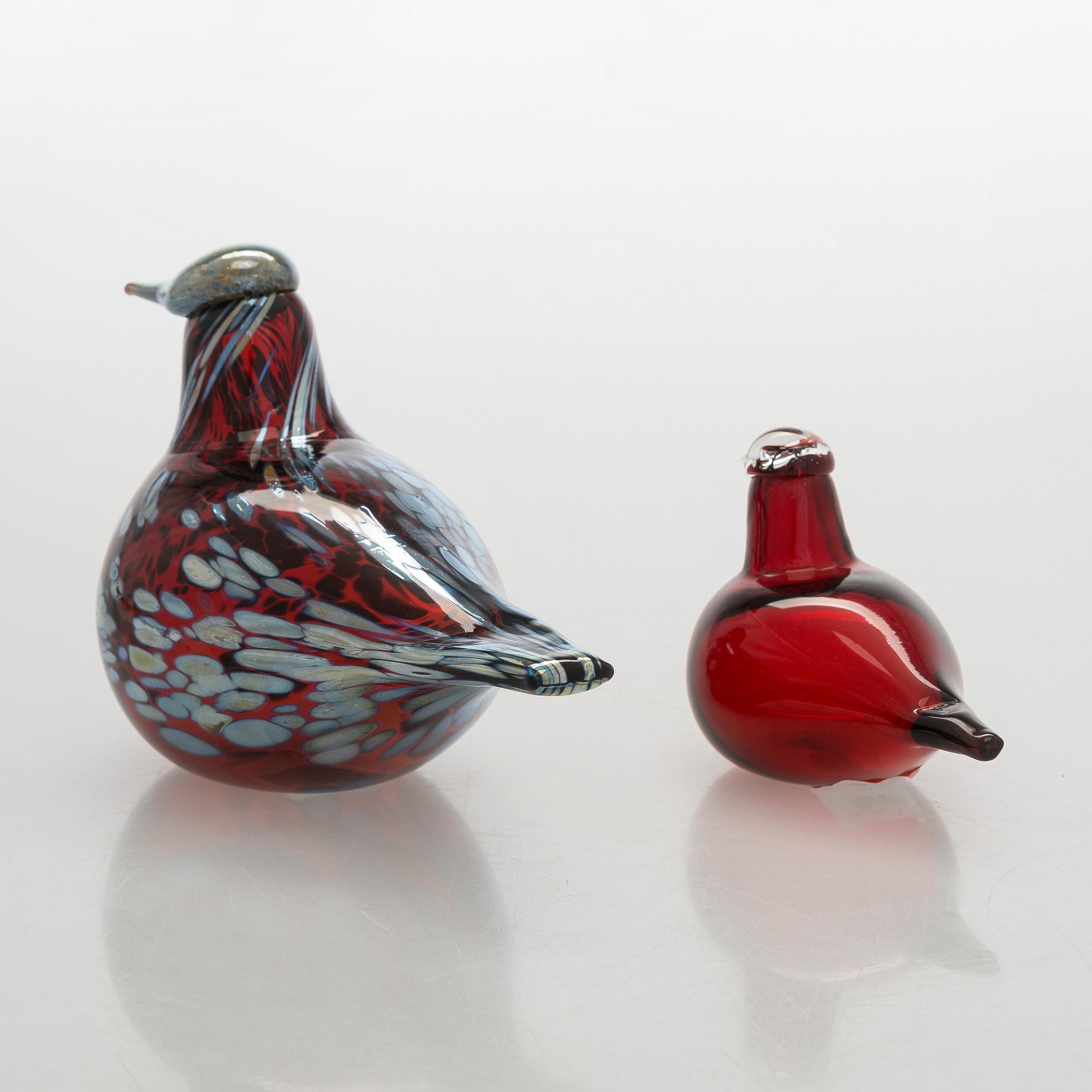 Oiva Toikka, a 'Ruby bird' and 'Little tern' glass birds, signed O. Toikka Iittala.