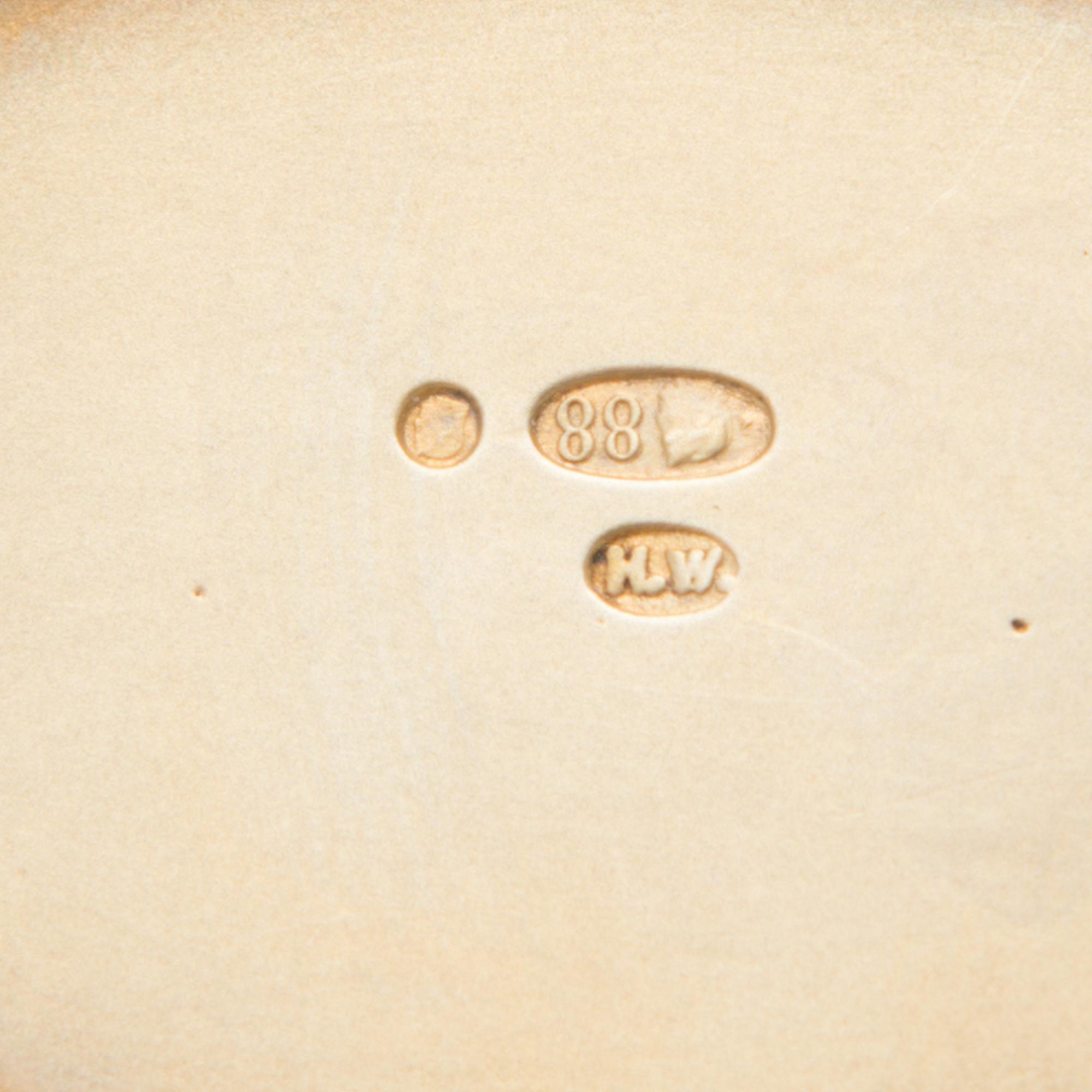 NEULAVATI, valkoiseksi emaloitu hopeaa, Henrik Wigström, Pietari 1890-luku.