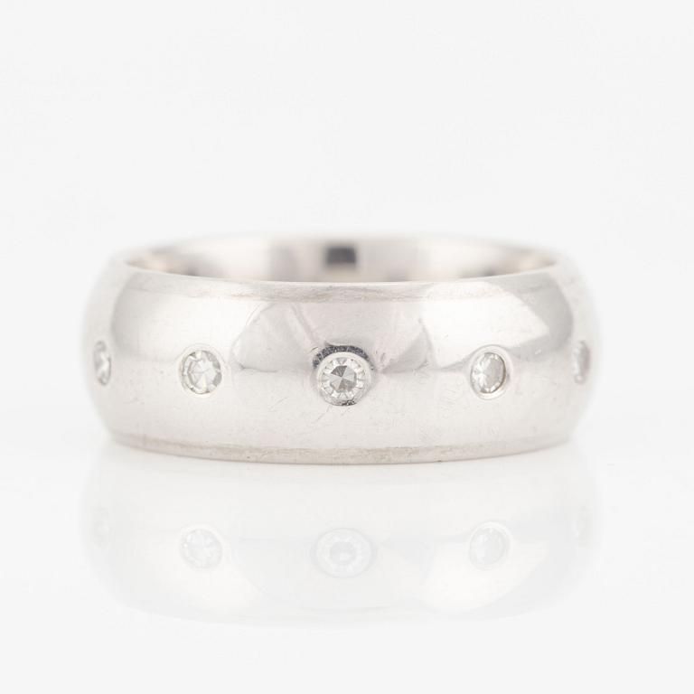 Ring, 18K white gold with small octagon-cut diamonds.