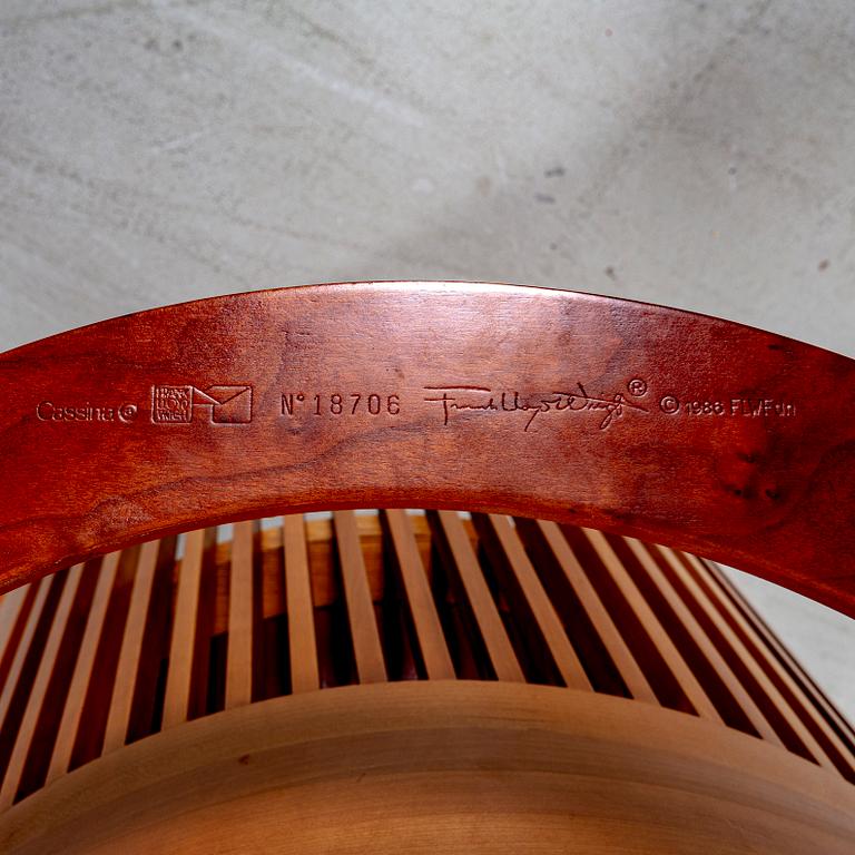 Frank Lloyd Wright, karmstolar, "606 Barrel Taliesin", ett par, för Cassina 1986, Signerade och numrerade 18706 och 1835.