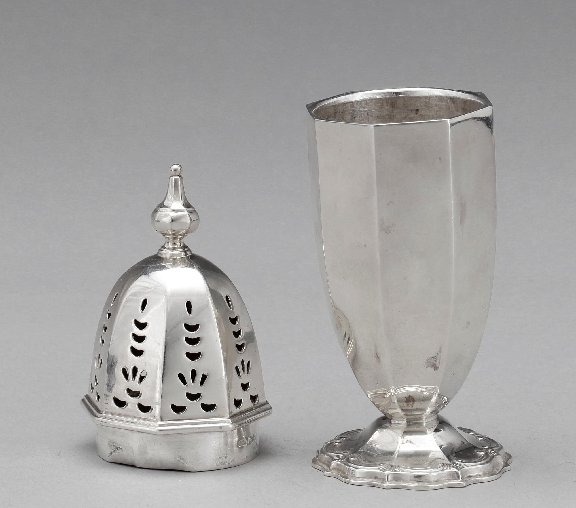 SOCKERRUSKA, silver, Henry Wilkinson, Sheffield, London, 1927. Ca 150 g.