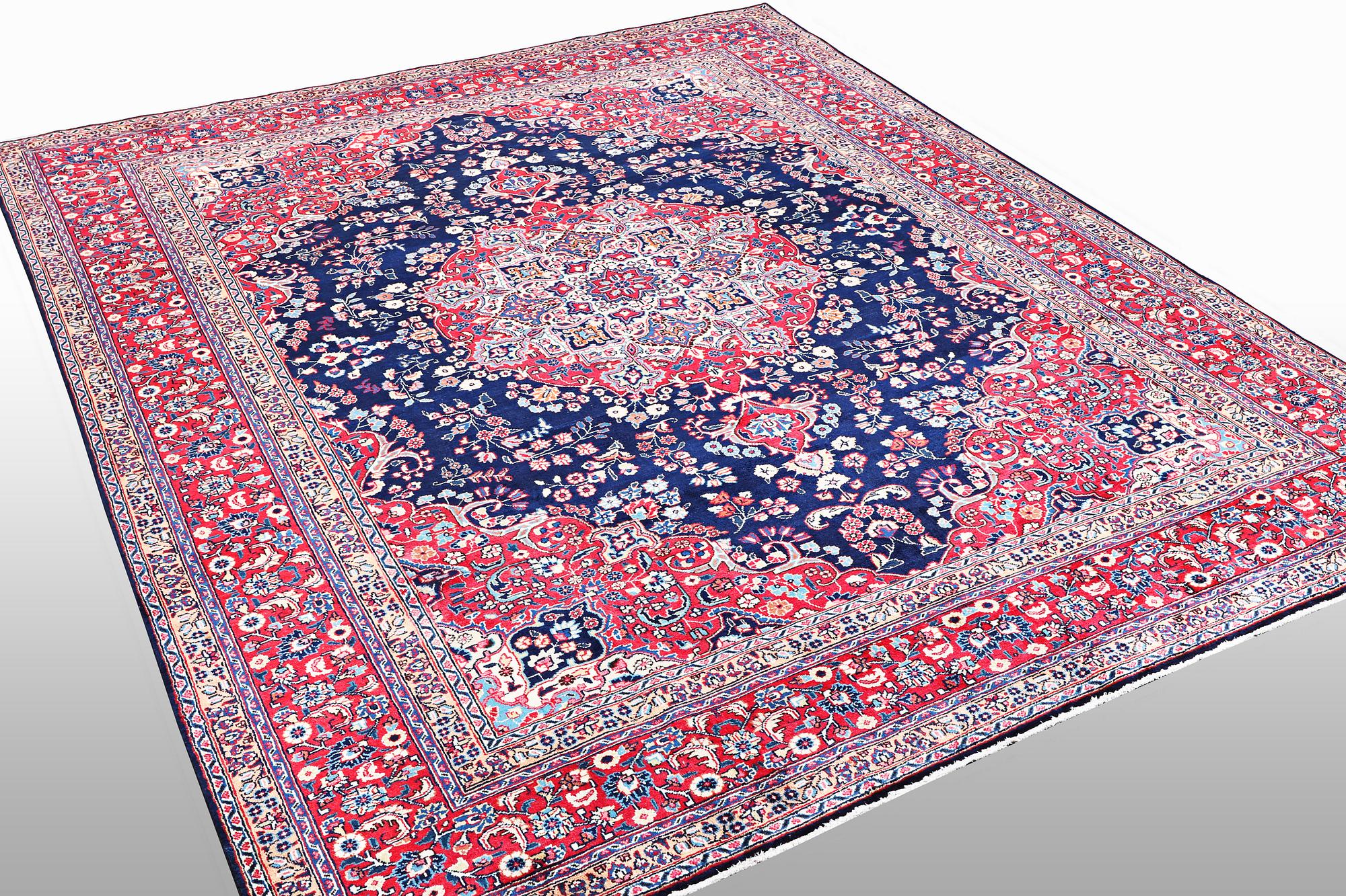 Carpet, Tabriz, ca 404 x 294 cm.