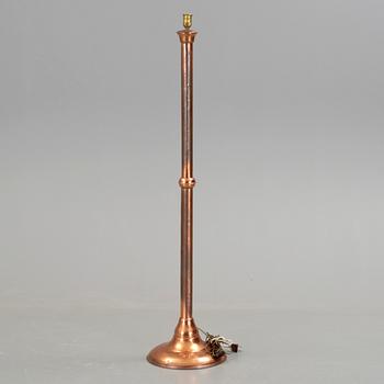 GOLVLAMPA, koppar, 1900-talets första hälft.