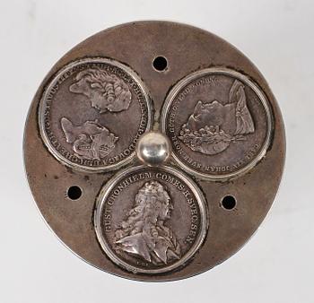 BÄGARE MED LOCK, silver, 1834. Tot vikt 400 gram.