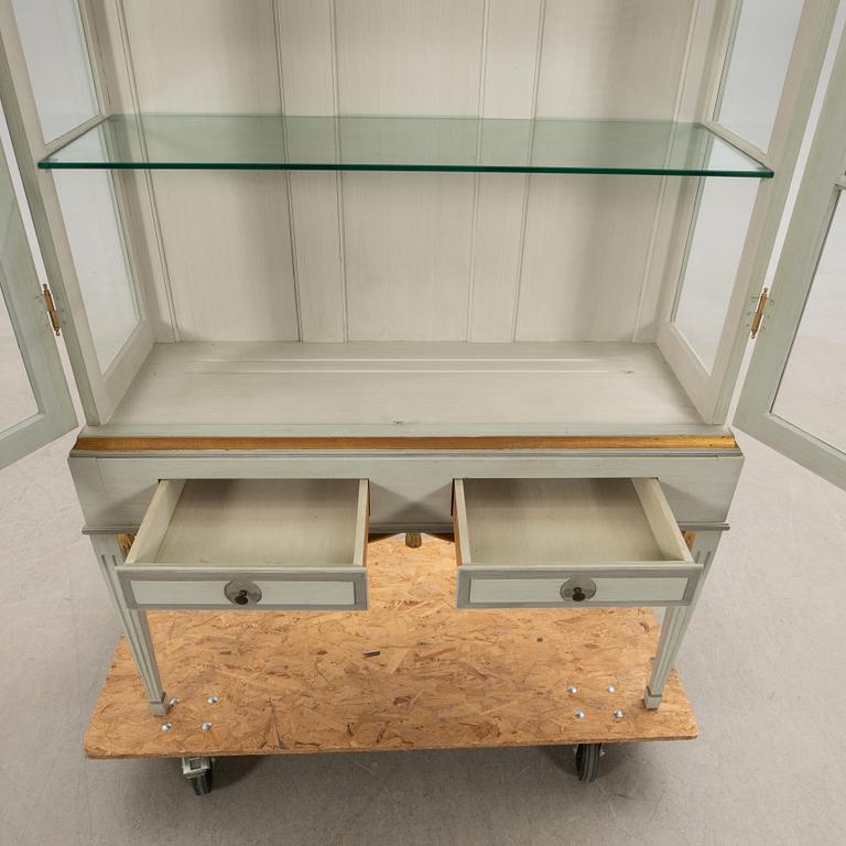 Display cabinet, Gustavian style, K.A. Roos, Helsingborg, later half of the 20th century.