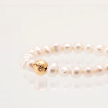 Ole Lynggaard, odlade pärlor 2 st collier samt ett armband och lås i 18K guld.
