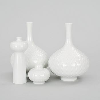 VASER, 3 st + SKÅL MED LOCK, porslin, Meissen, 1900-tal.