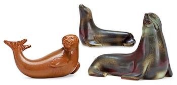 339. Three Gunnar Nylund stoneware figures of seals, Rörstrand.