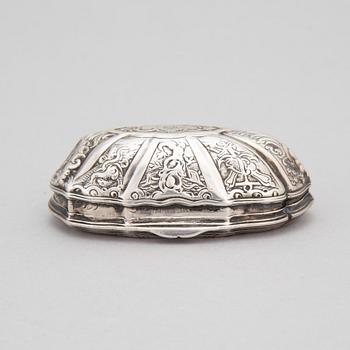 Dosa, silver, otydliga sannolikt franska stämplar 1700-tal.