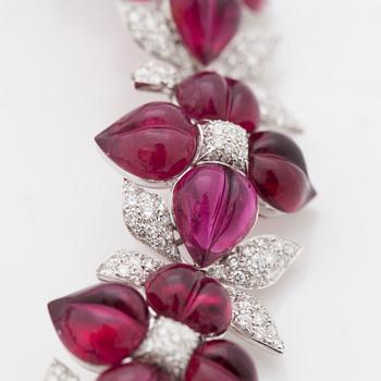 A carved pink tourmaline and diamond collar with floral motifs. Total carat weight of diamonds circa 16.00 cts.