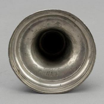 LJUSSTAKAR, 2 st snarlika, tenn, 1700/1800-tal.