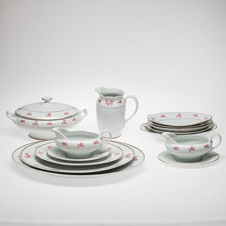 SERVIS, 33 delar, porslin, "Röd ros" Arabia. I produktion 1949-1964.