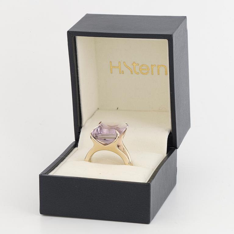 RING, H. Stern, med ametist.