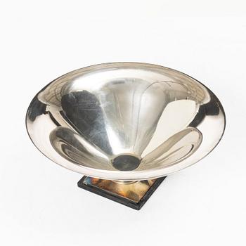 Guldsmedsaktiebolaget (GAB), Bowl on foot, silver, with wooden base, Stockholm 1936.
