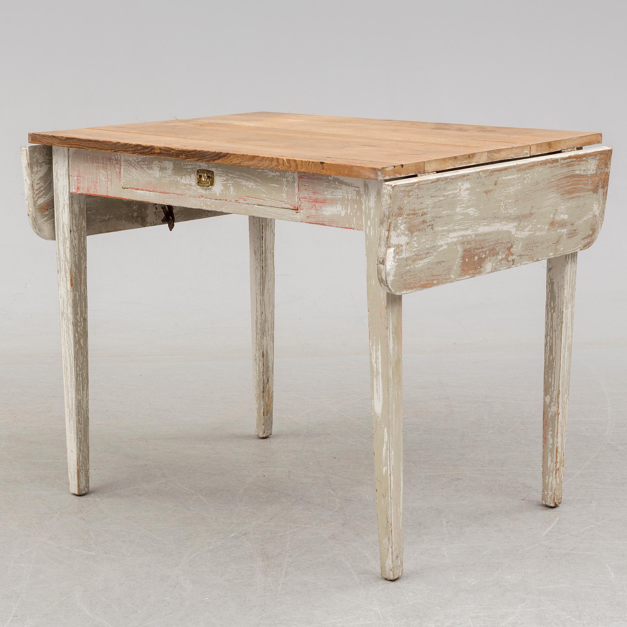 a late 19th/early 20th century table.