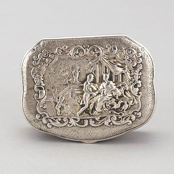 LUKTDOSA, silver, GBL, Stockholm, otydliga åldersstämplar, troligen 1800-talets andra hälft. Vikt ca 94 gram.