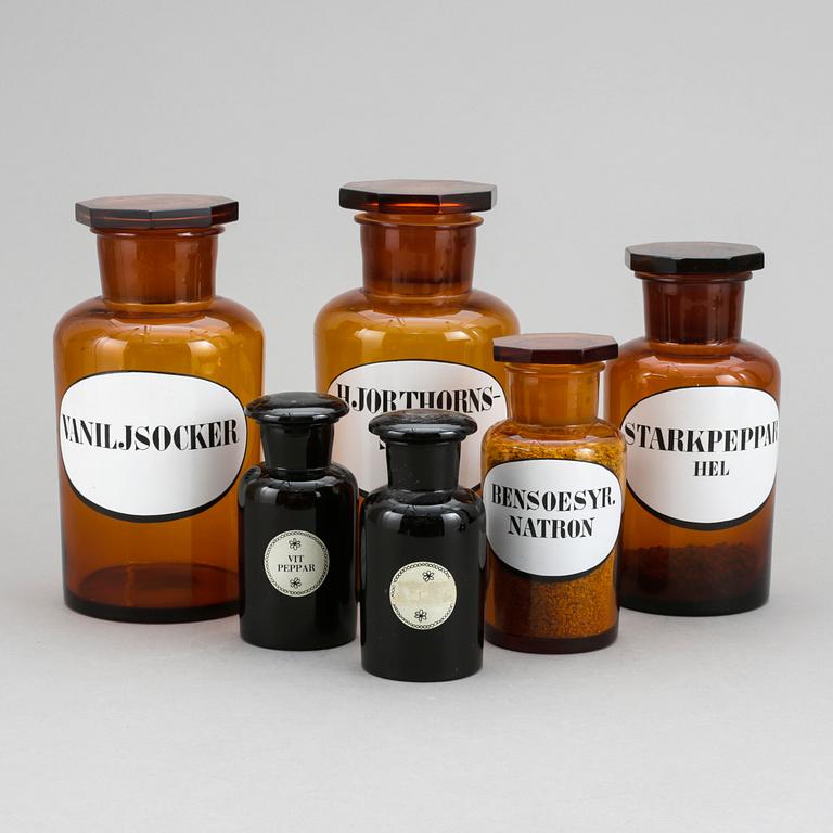 APOTEKSFLASKOR, 6 st, glas, 1900-talets första hälft.