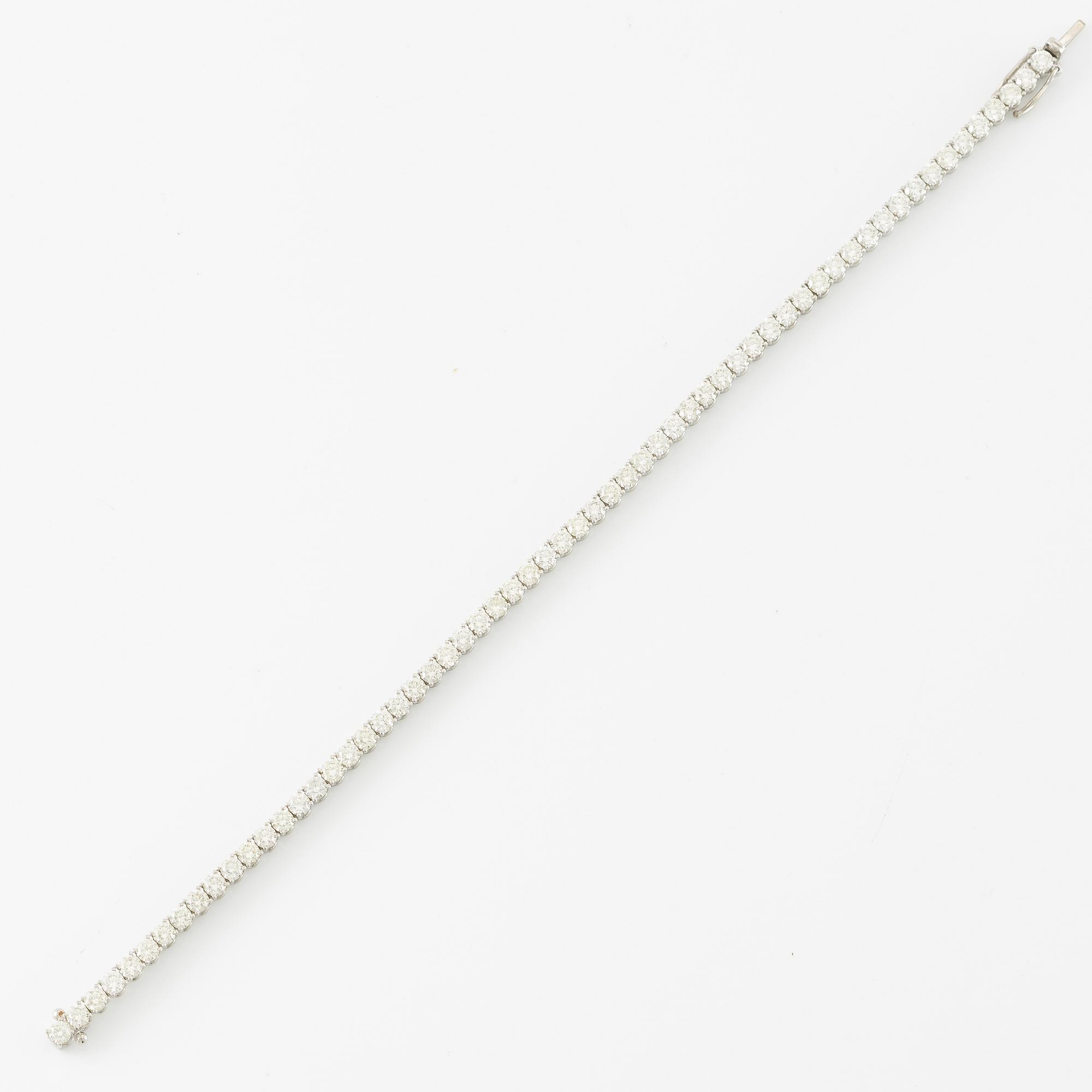 Tennis bracelet 18K white gold with brilliant-cut diamonds.