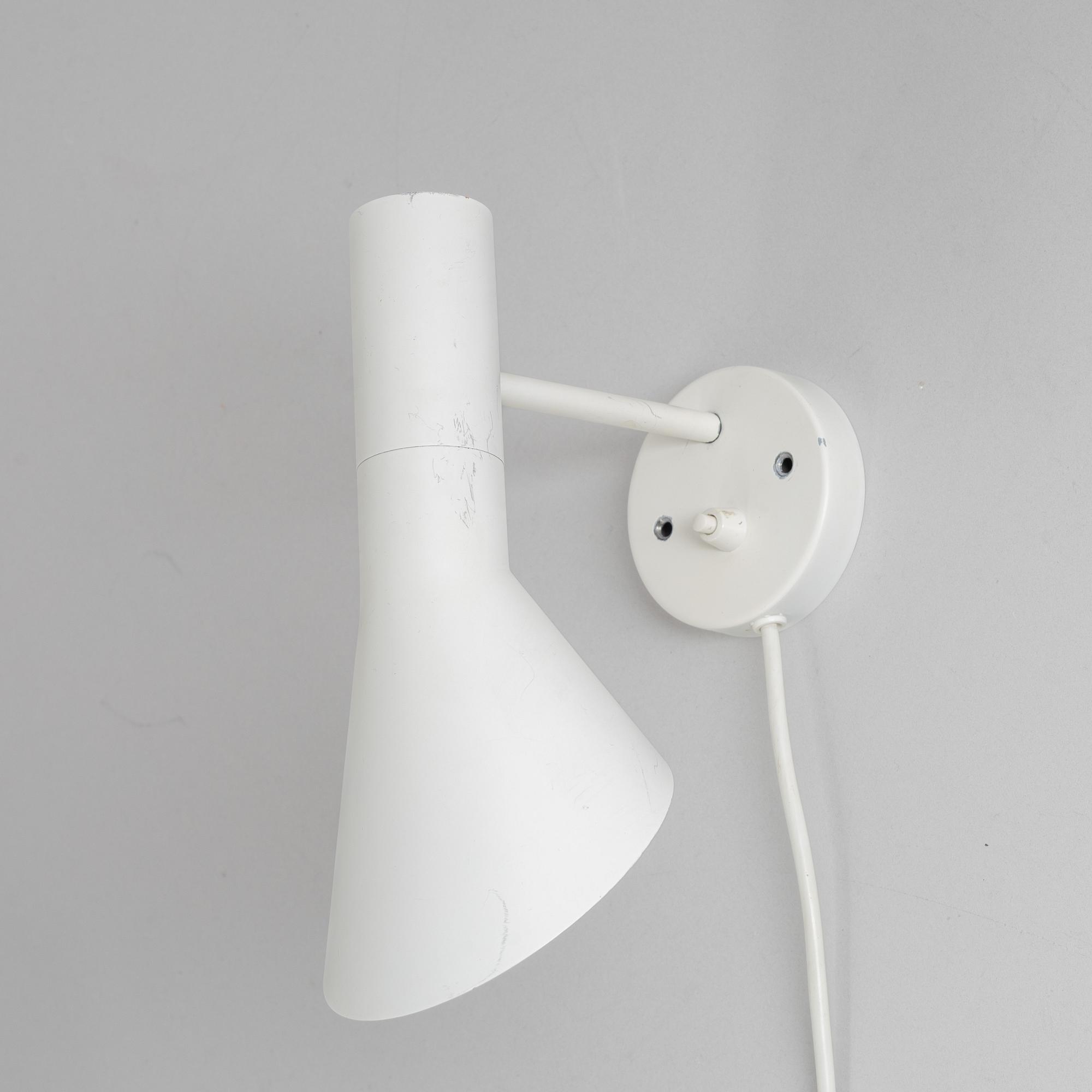 Arne Jacobsen, vägglampa, "AJ", Louis Poulsen, Danmark.