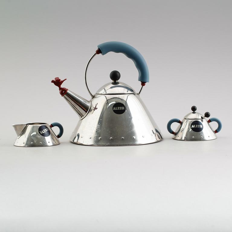 VATTENKOKARE, SOCKERSKÅL OCH MJÖLKKANNA, stål, Michael Graves, Alessi, 1900-/2000-tal.